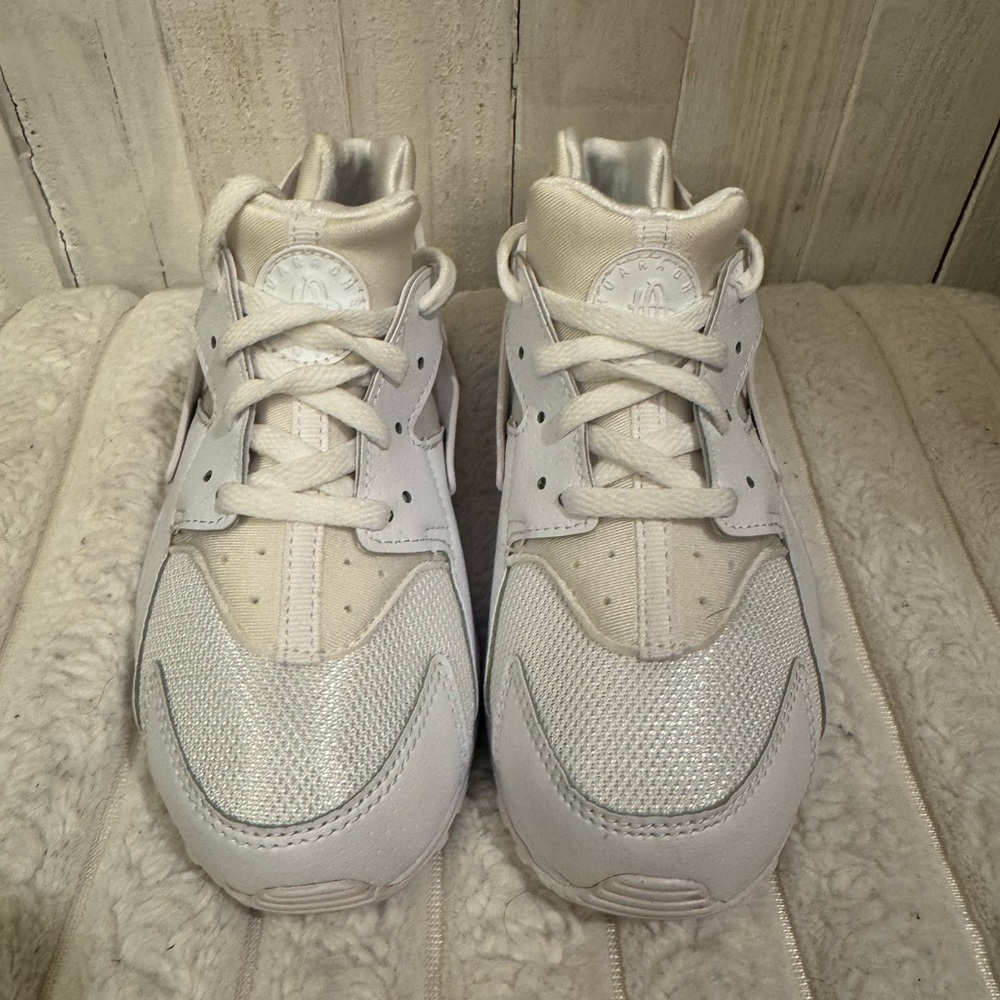 Nike Air Huaraches - Size 1Y - Worn once - No Box - 2 tone White - Picture 2 of 9